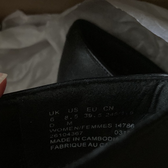 Clarks size 8.5 black heel shoes - Picture 6 of 6